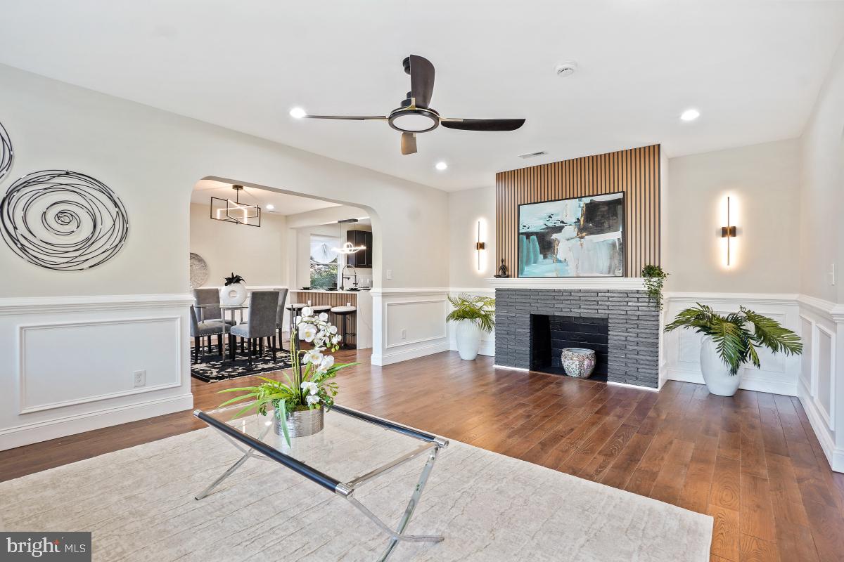 Woodside Park renovated kitchen with quartz countertops and modern appliances